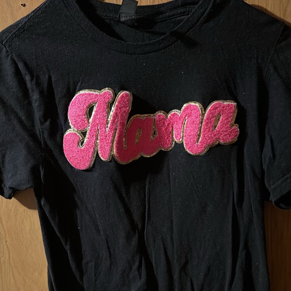 Boutique MAMA size small (does need lint roller because of storage)